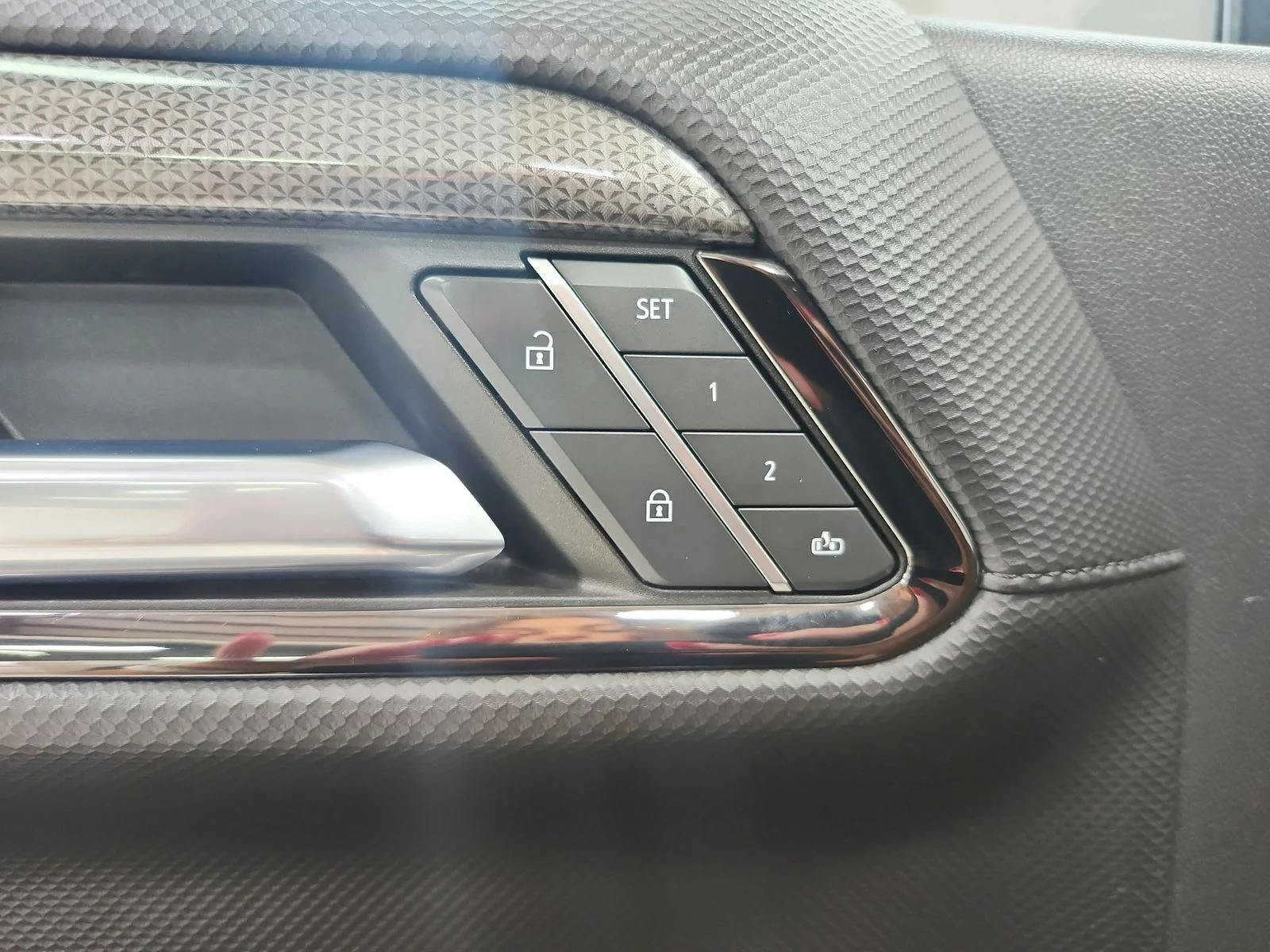 Used 2023  Chevrolet ZR2 image 21