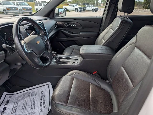 Used 2022 Beige Chevrolet High Country image 9