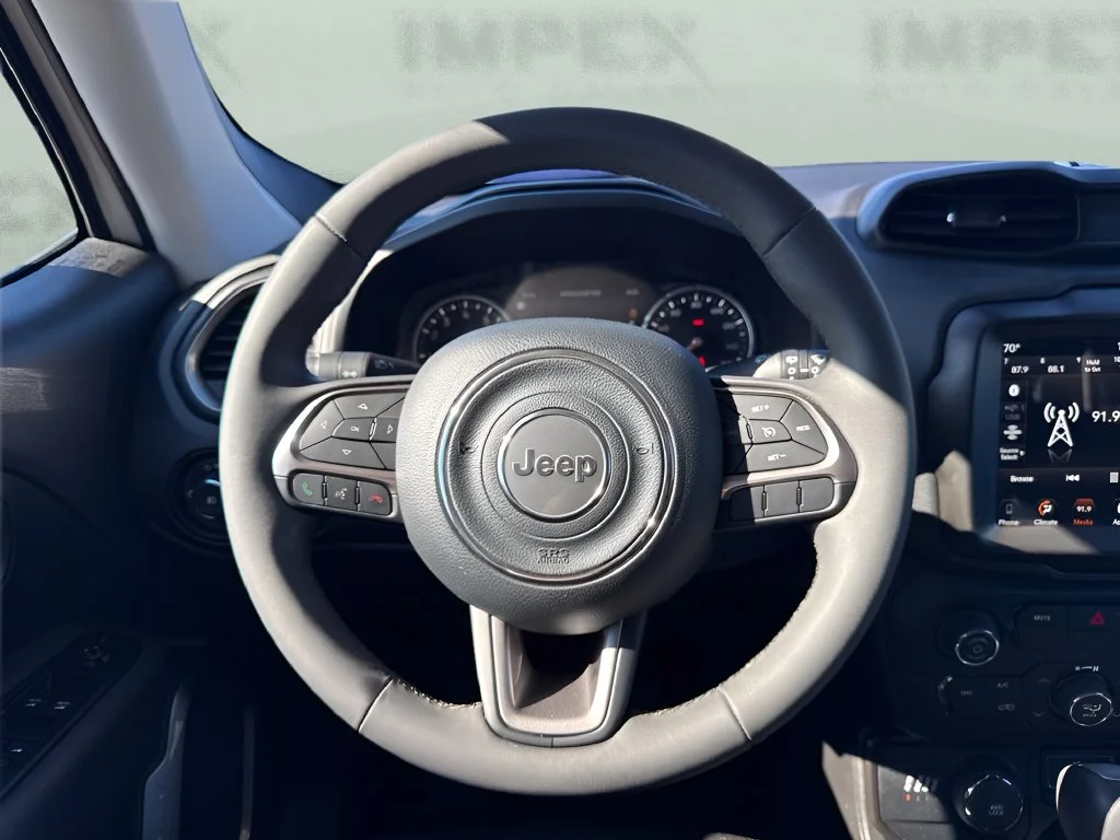 Used 2022 White Jeep Latitude image 13
