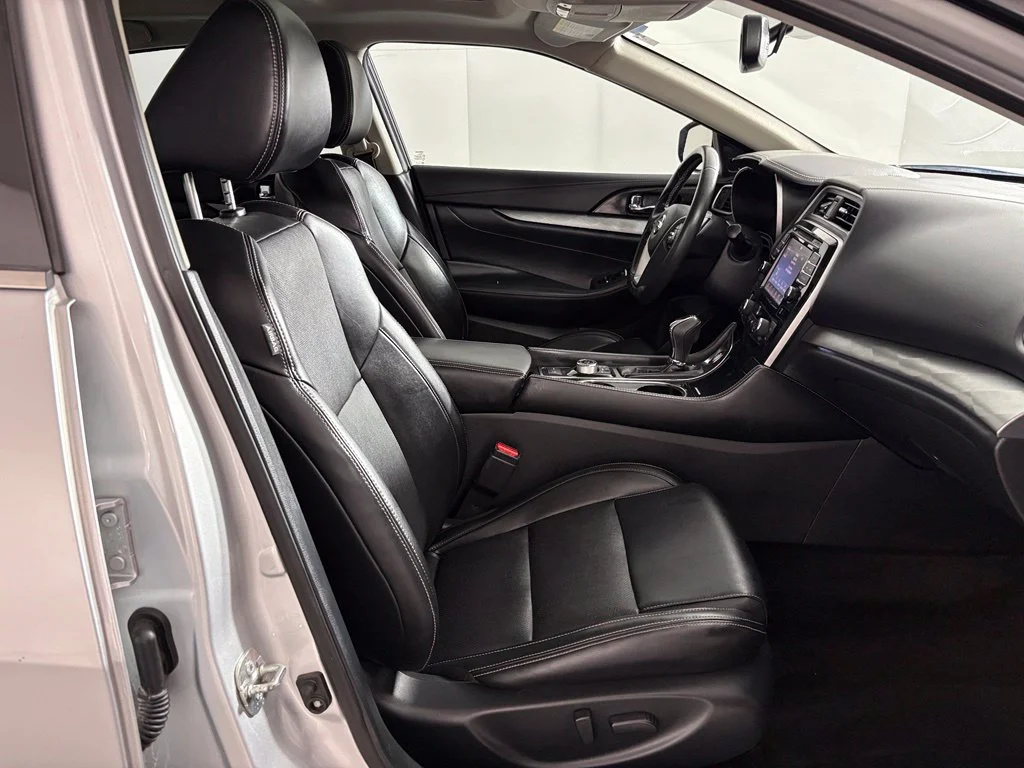 Used 2018 Silver Nissan 3.5 SL image 39