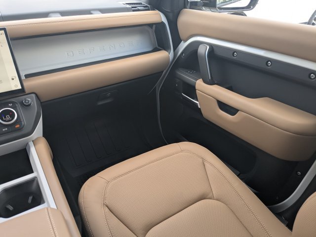 New 2026 Fuji White Land Rover X-Dynamic SE image 19