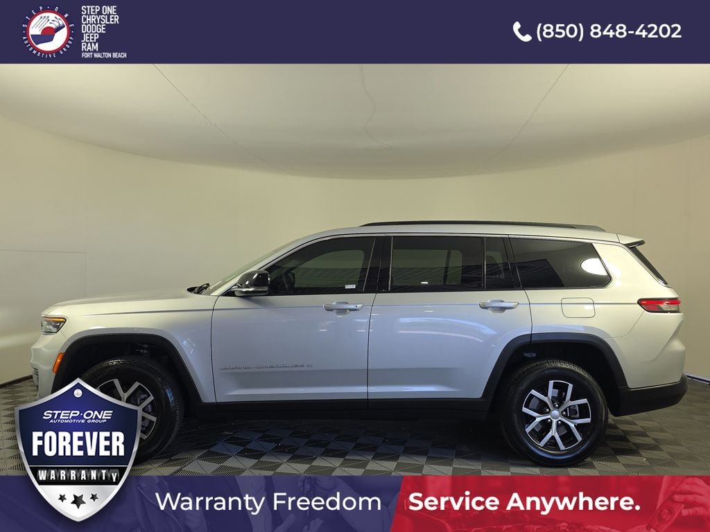 Used 2025 Silver Jeep Limited image 3