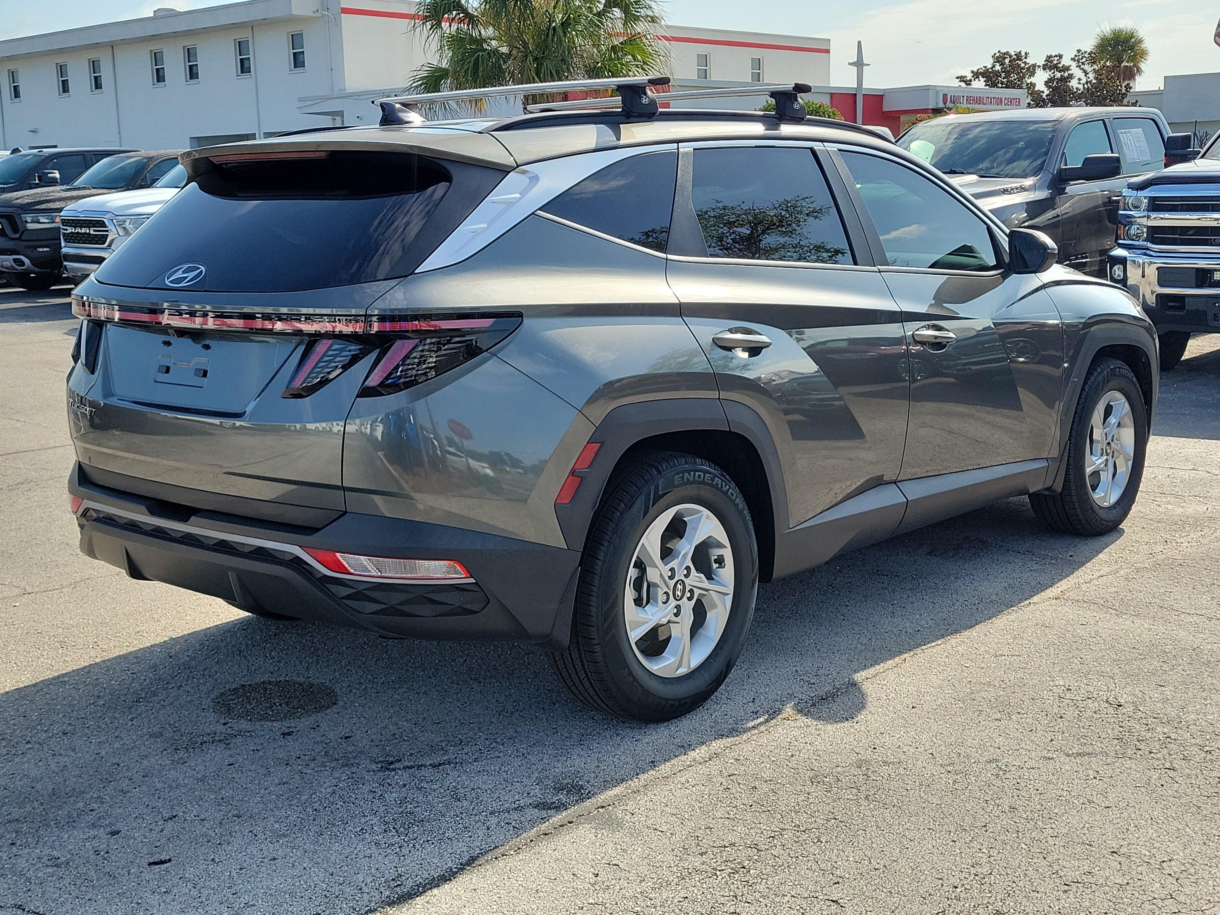 Used 2022 Amazon Gray Hyundai SEL image 6