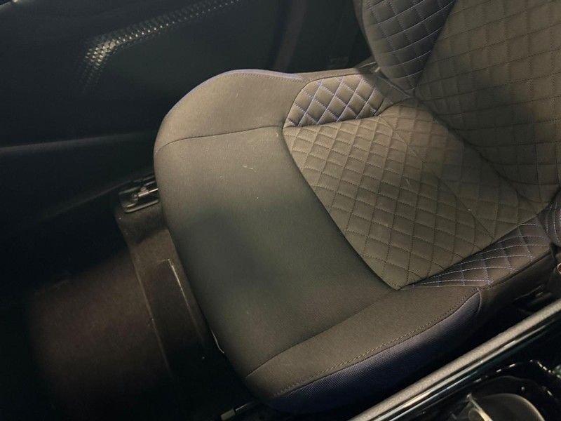2022 Toyota C-HR XLE | CarEdge | CarEdge