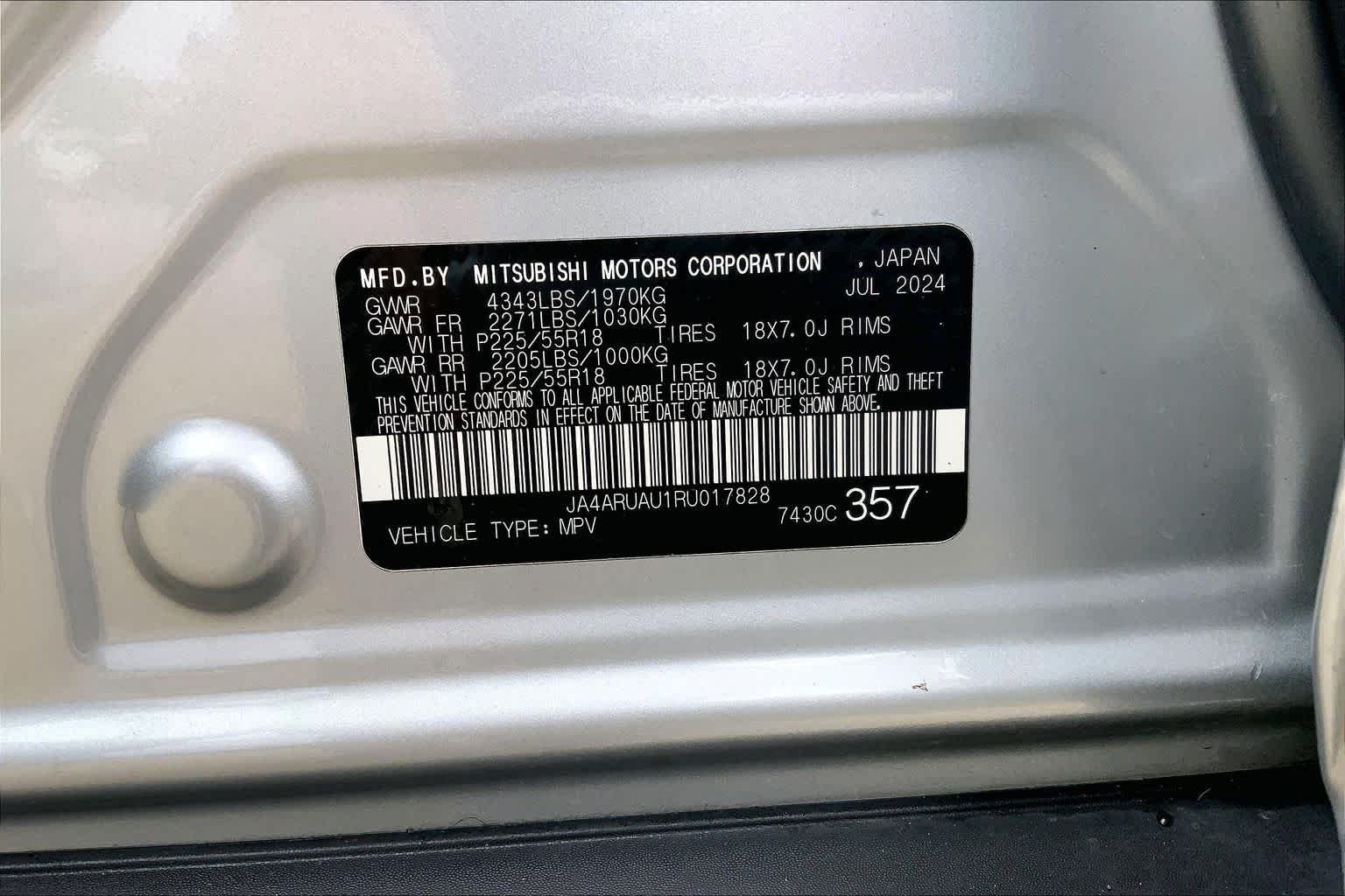Used 2024 Alloy Silver Metallic Mitsubishi SE image 33