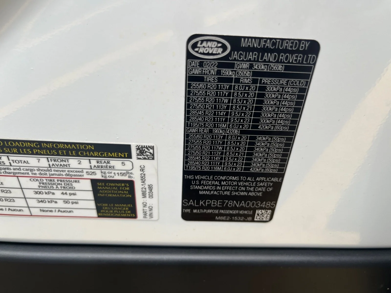 Used 2022 Fuji White Land Rover SE AWD image 9