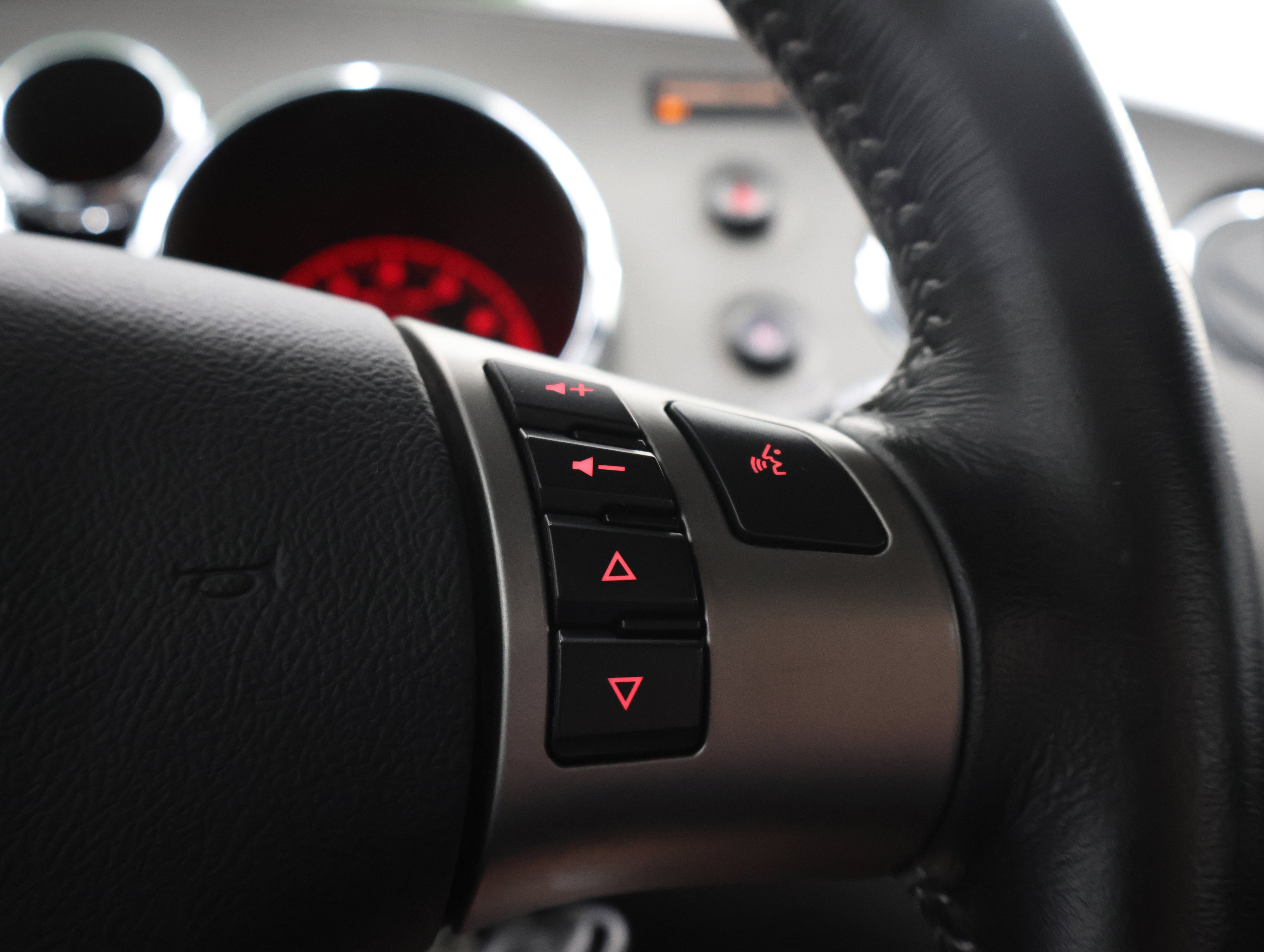 Used 2007 Aggressive (Victory Red) Pontiac GXP Convertible: GXP-CONVERTIBLE-5 SPEED STICK-BLACK LEATHER-LIKE NEW TIRES image 13