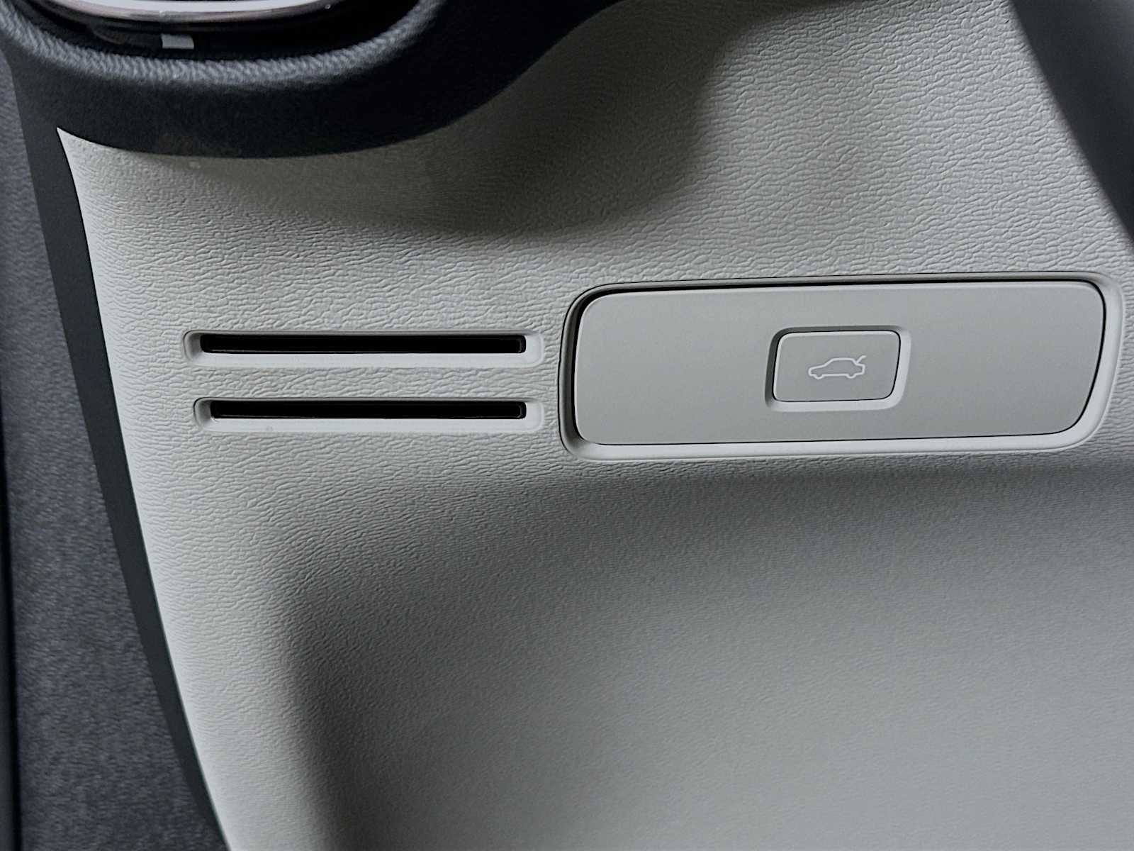 Used 2026 Crystal White Volvo Ultra image 10