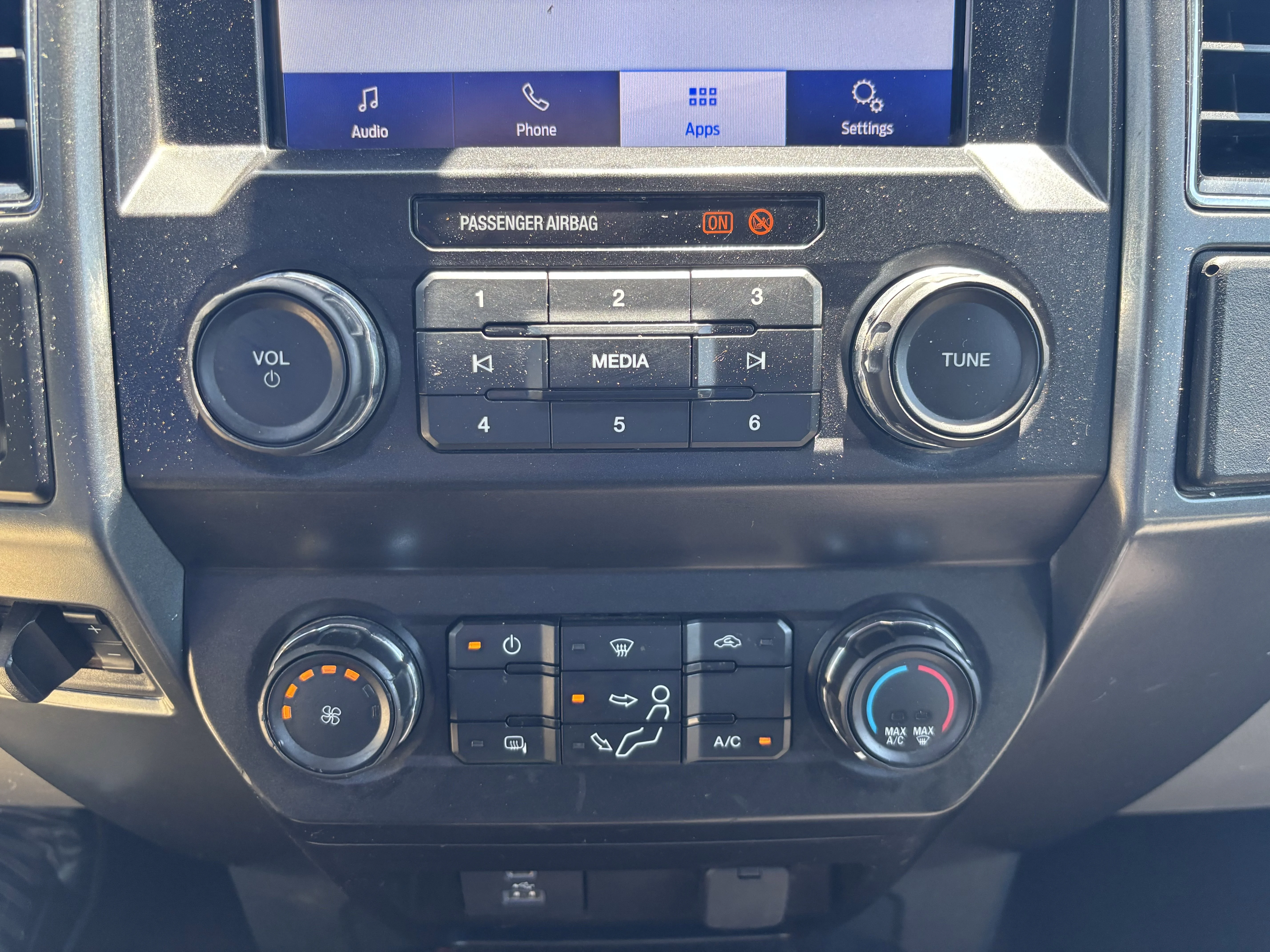 Used 2022 Oxford White Ford XLT image 25