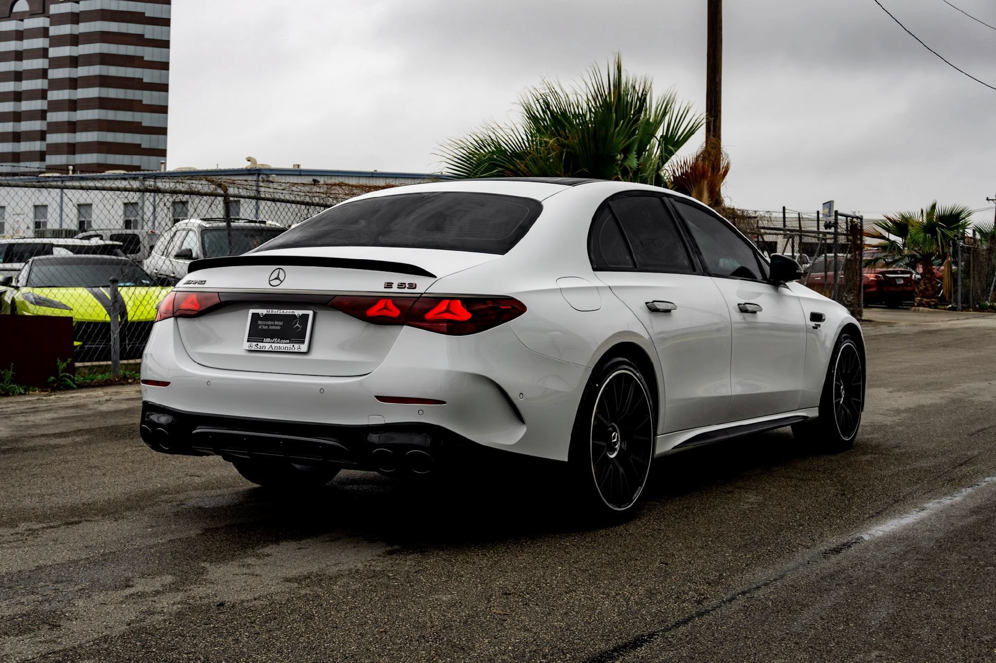New 2026 MANUFAKTUR Moonlight White Metallic Mercedes-Benz AMG® E 53 E 4MATIC+ Sedan image 4