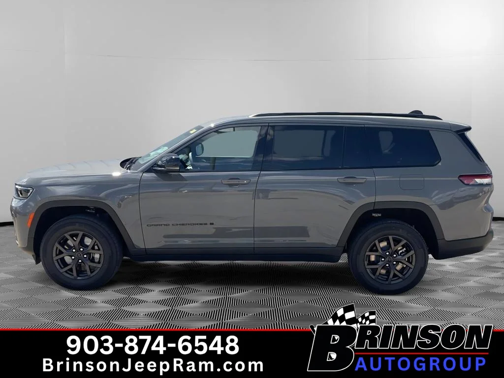 New 2027 Sting-Gray Clear-Coat Paint Jeep Laredo Altitude image 3