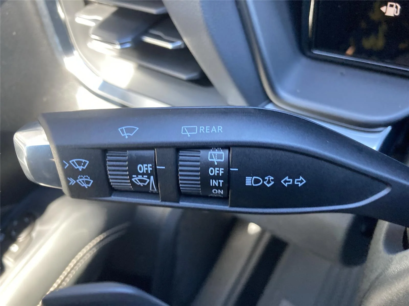New 2026 Sterling Metallic GMC Elevation image 24
