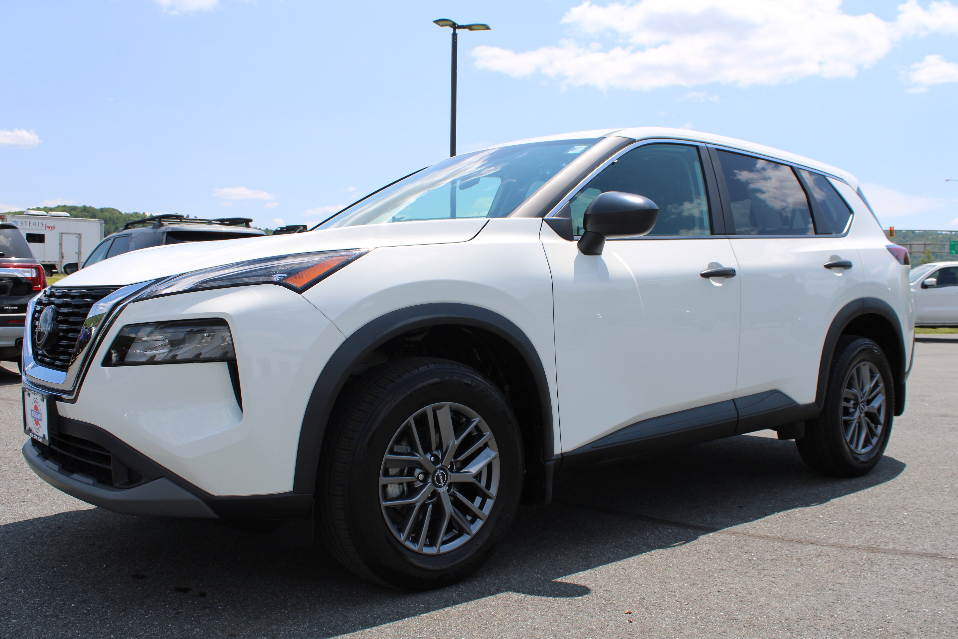 Used 2023 Glacier White Nissan S image 14