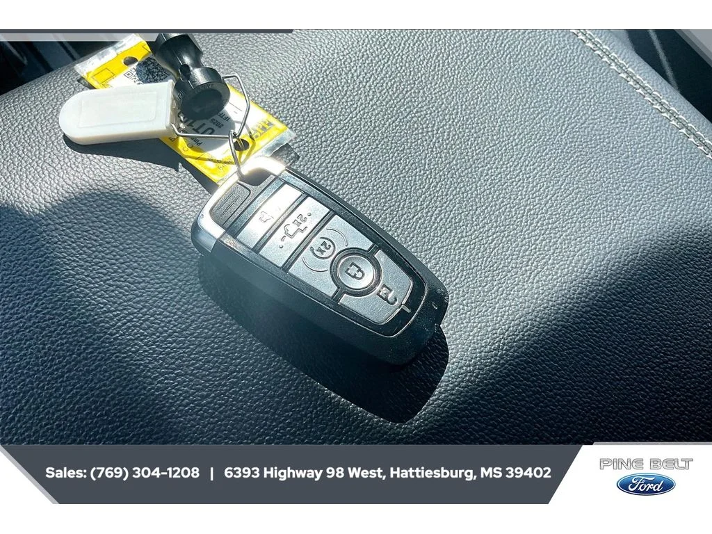 Used 2025 BLACK Ford Lariat image 9