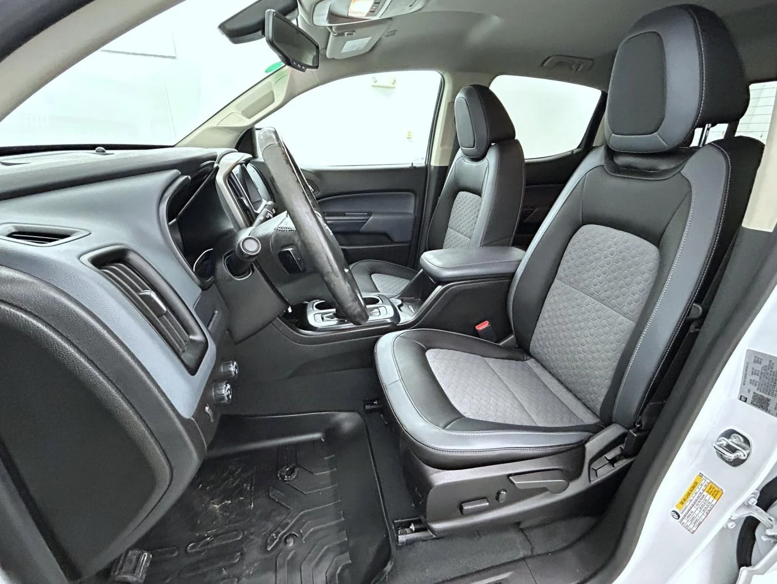 Used 2022 White Chevrolet Z71 image 10
