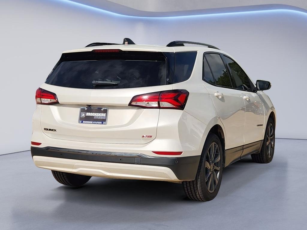Used 2022 Iridescent Pearl Tricoat Chevrolet RS image 9