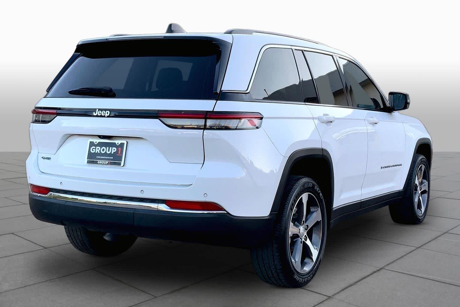 Used 2022 Bright White Clearcoat Jeep  image 12