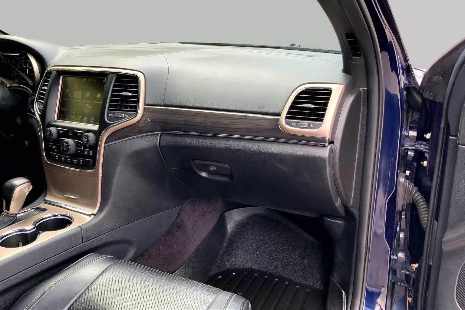 Used 2017 True Blue Pearlcoat Jeep Overland image 19