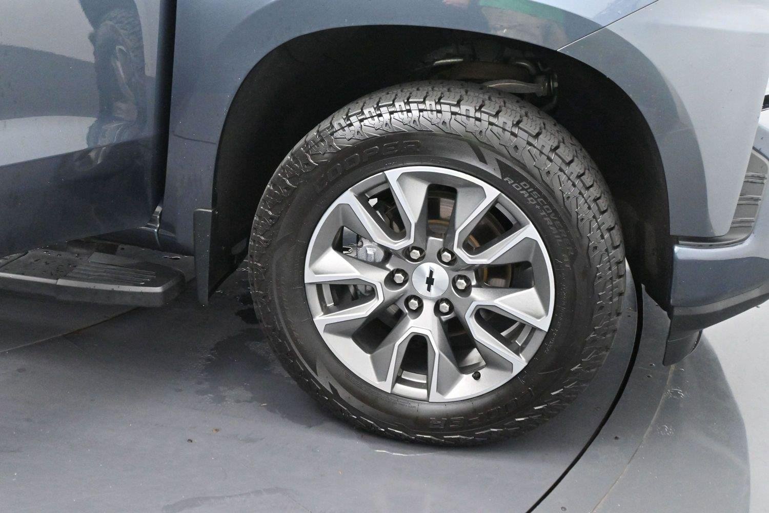 Used 2021 SHADOW GRAY METALLIC Chevrolet RST image 31