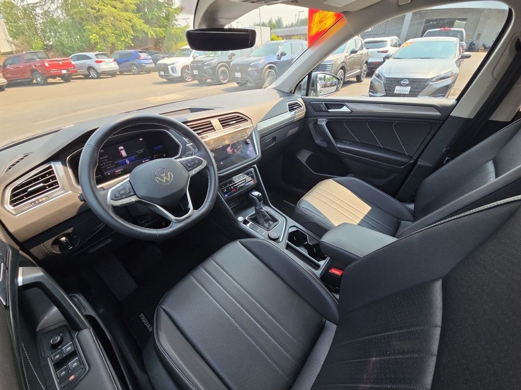 Used 2022 Gray Volkswagen 2.0T SE image 17