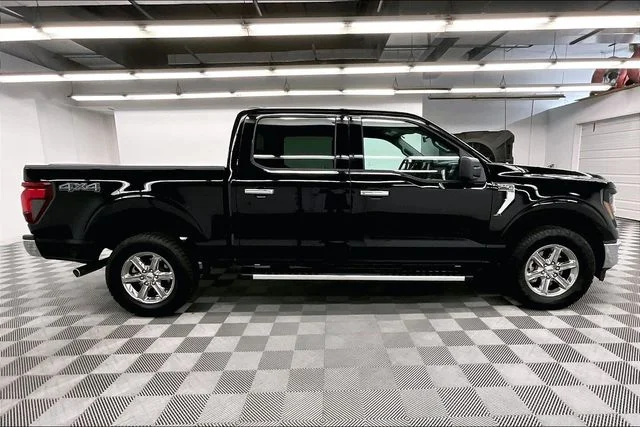 Used 2025 Agate Black Metallic Ford XLT image 14