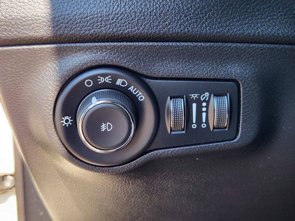 Used 2020 White Jeep Limited image 18