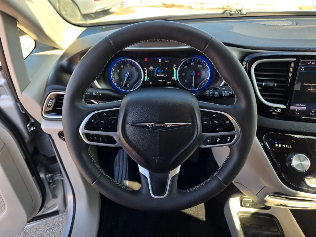 Used 2024 Silver Chrysler Touring L image 31