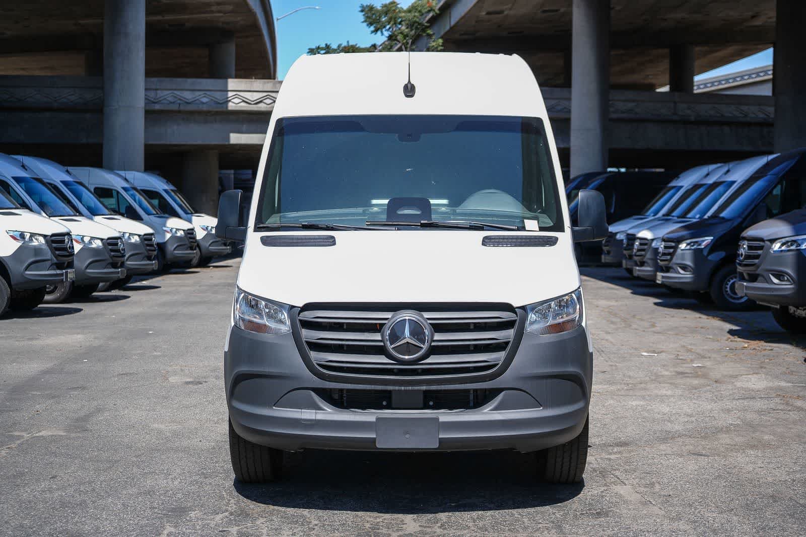 New 2025 Arctic+White Mercedes-Benz Cargo 170WB High Roof 113kW Battery RWD HO Motor image 37