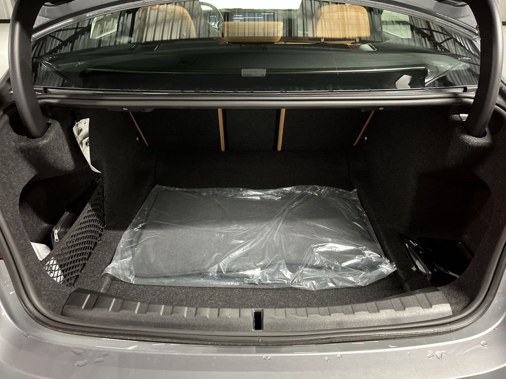 2025 BMW 3 Series 330i - Photo 24