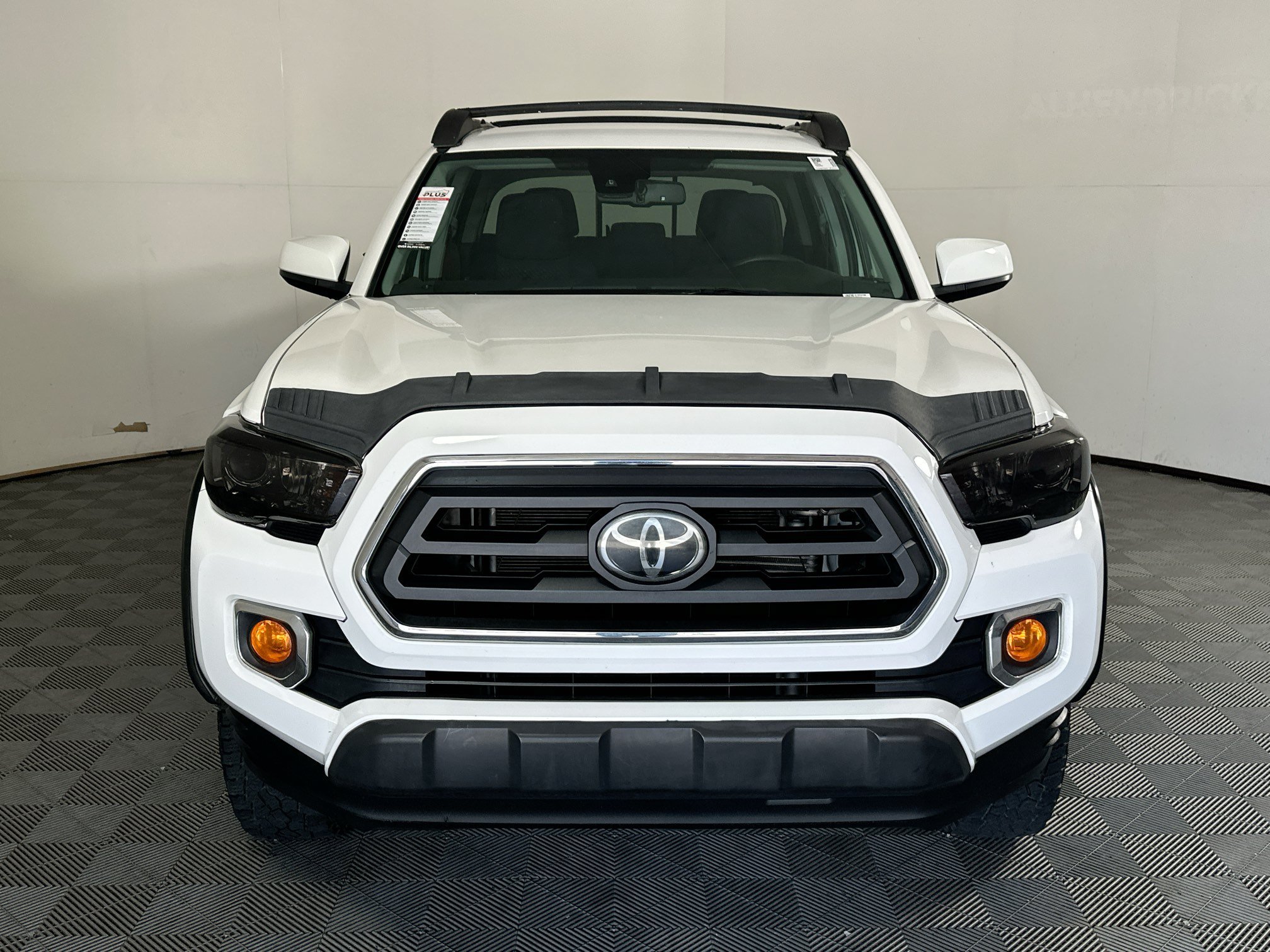 Used 2020 Super White Toyota SR5 image 8
