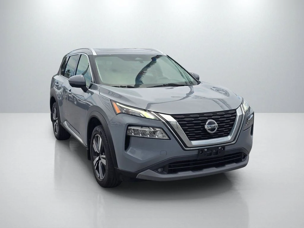Used 2021 Gray Nissan SL image 3