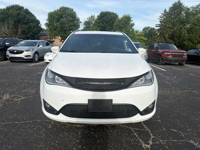 Used 2019 Bright White Clearcoat Chrysler Touring L image 2