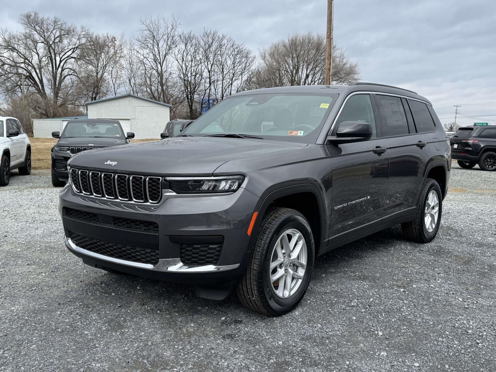 New 2025 Baltic Gray Metallic Clear-Coat Exterior Paint Jeep Laredo image 24