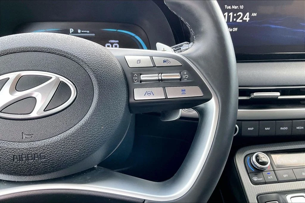 Used 2025 Gray Hyundai SEL image 11