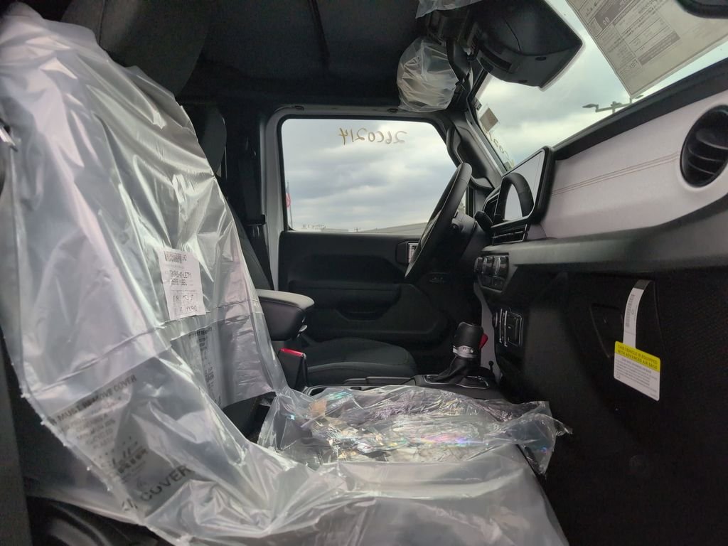 New 2026 Bright White Clear-Coat Exterior Paint Jeep Sport S image 24