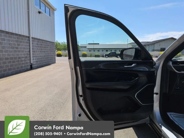 Used 2021 Silver Zynith Jeep  image 10