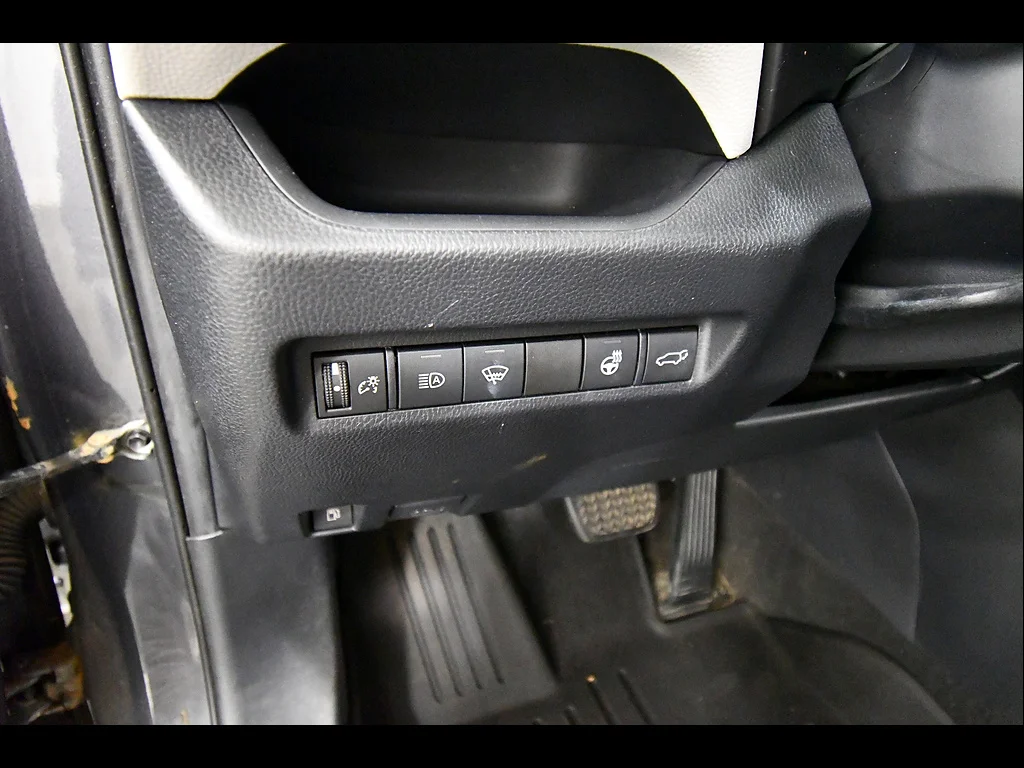 2019 Toyota RAV4 XLE - Photo 20