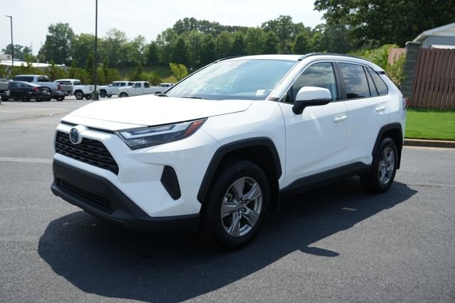 Used 2024 White Toyota XLE image 3
