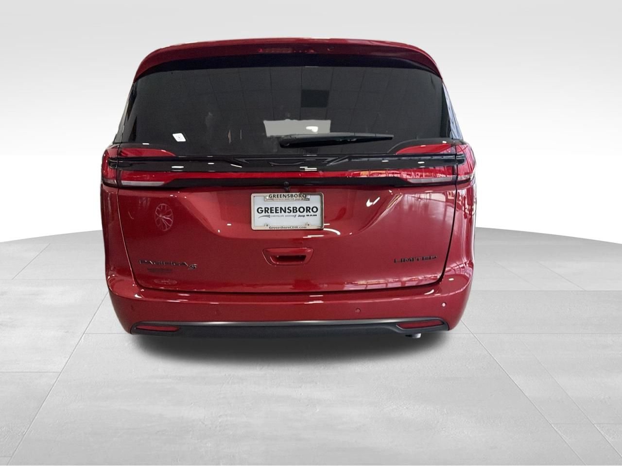 New 2027 Red Hot Pearl-Coat Exterior Paint Chrysler Limited image 4