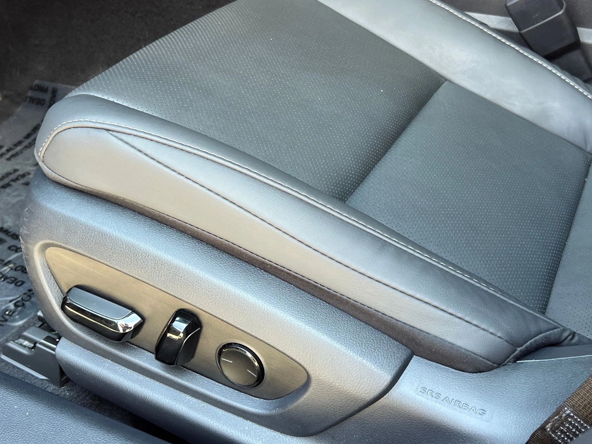 Used 2025 Red Lexus 300h F SPORT Design image 34
