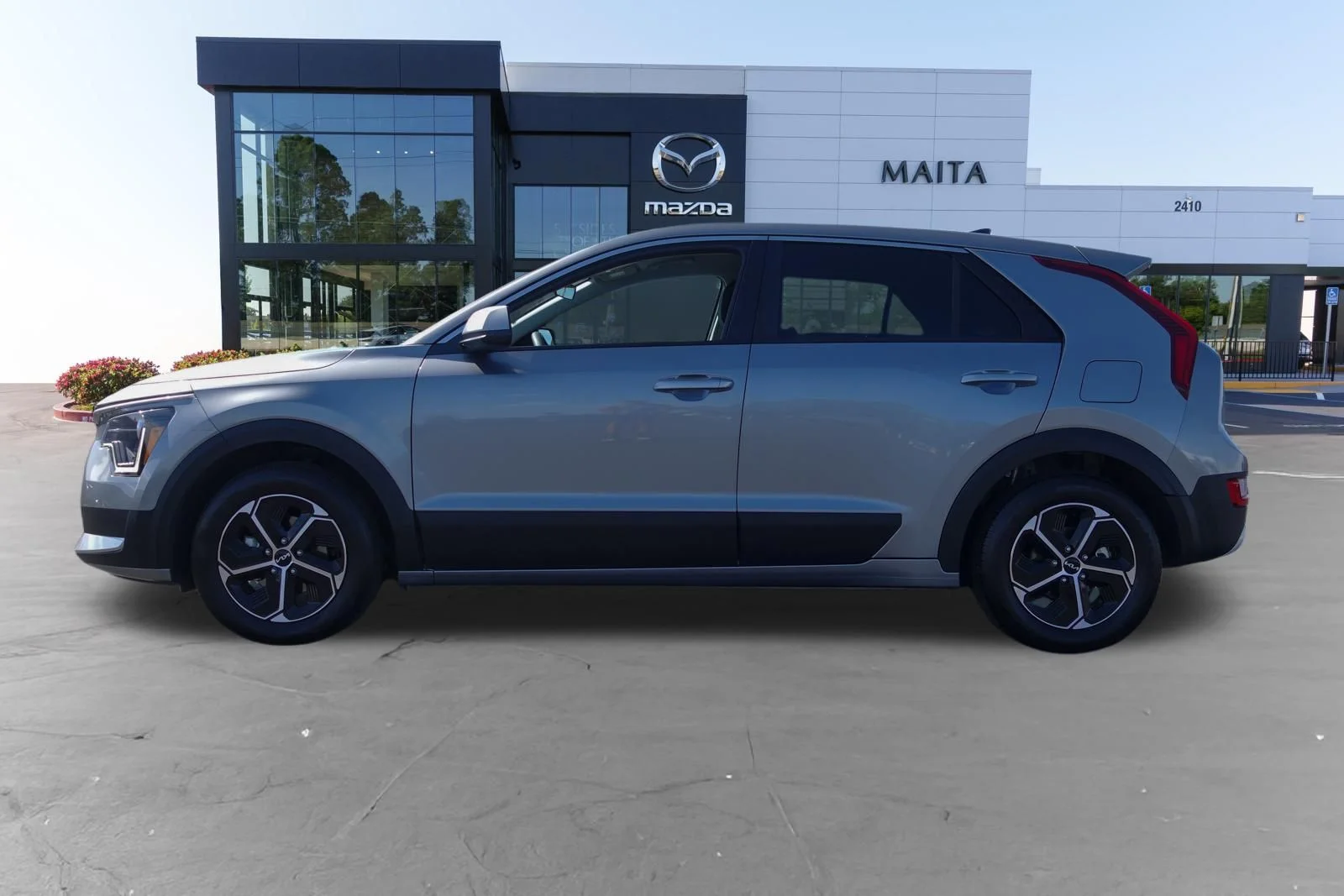 Used 2025 Steel Gray Kia LX image 6