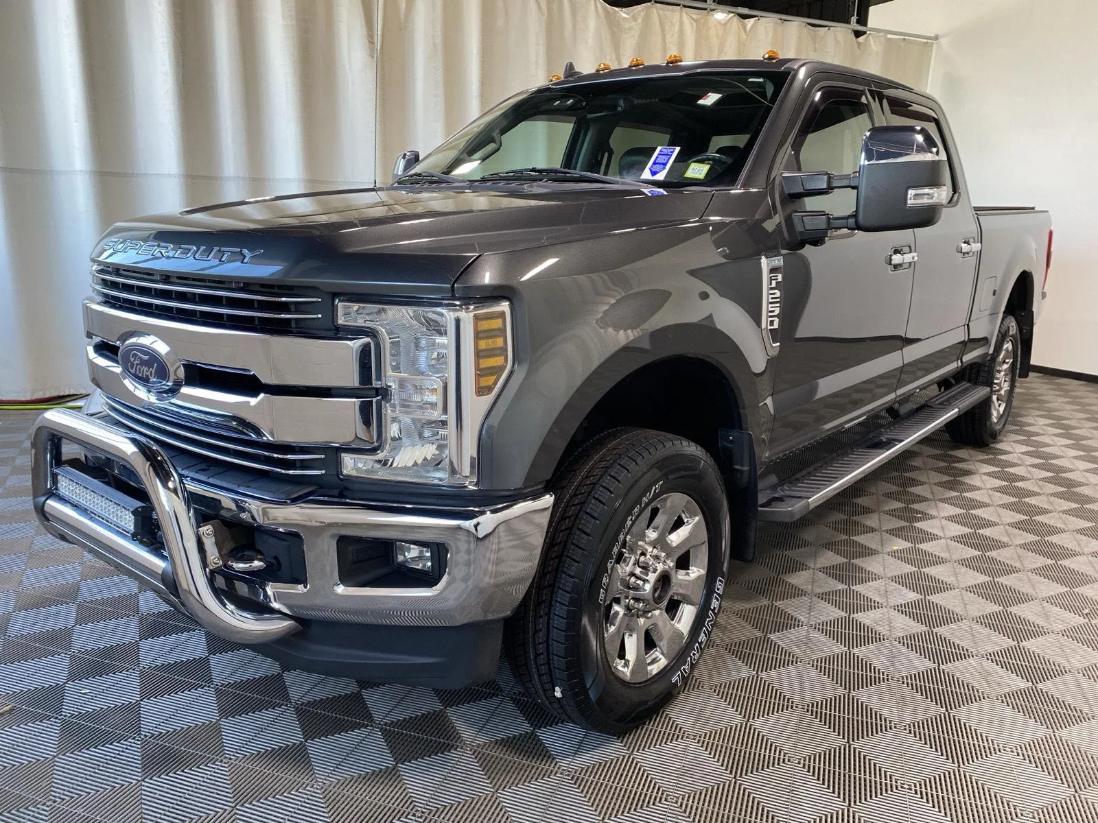 Used 2019 Magnetic Ford LARIAT image 6