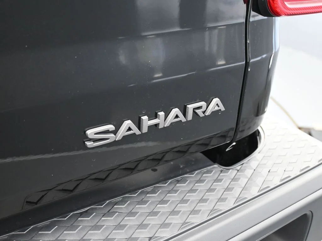 New 2026 Black Clear-Coat Exterior Paint Jeep Sahara image 33