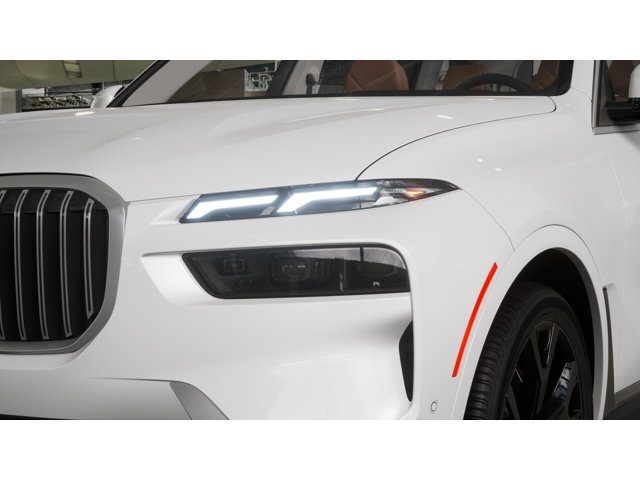 New 2027 White BMW X7 40i image 6