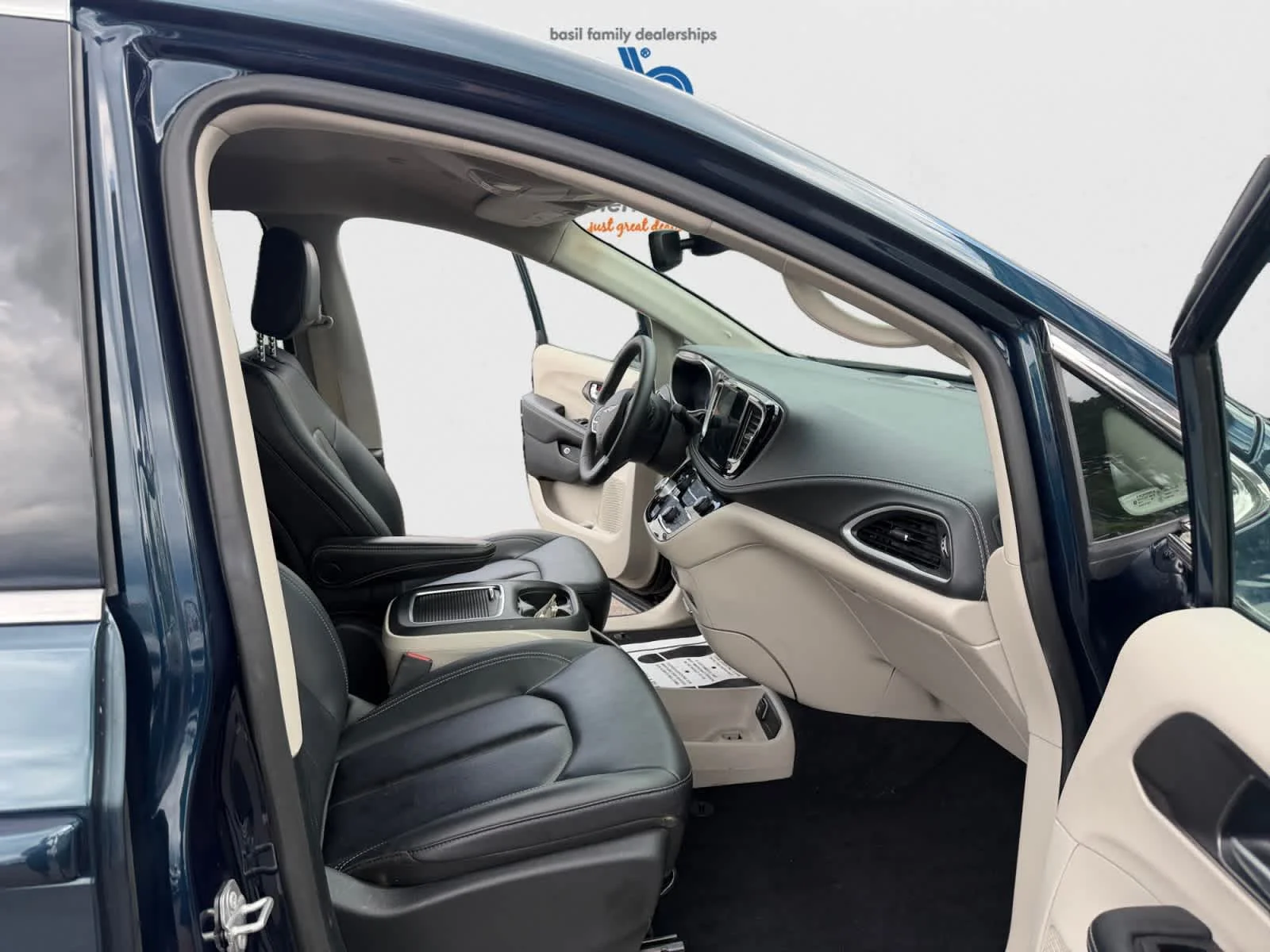Used 2024 Fathom Blue Pearlcoat Chrysler Hybrid Select image 21
