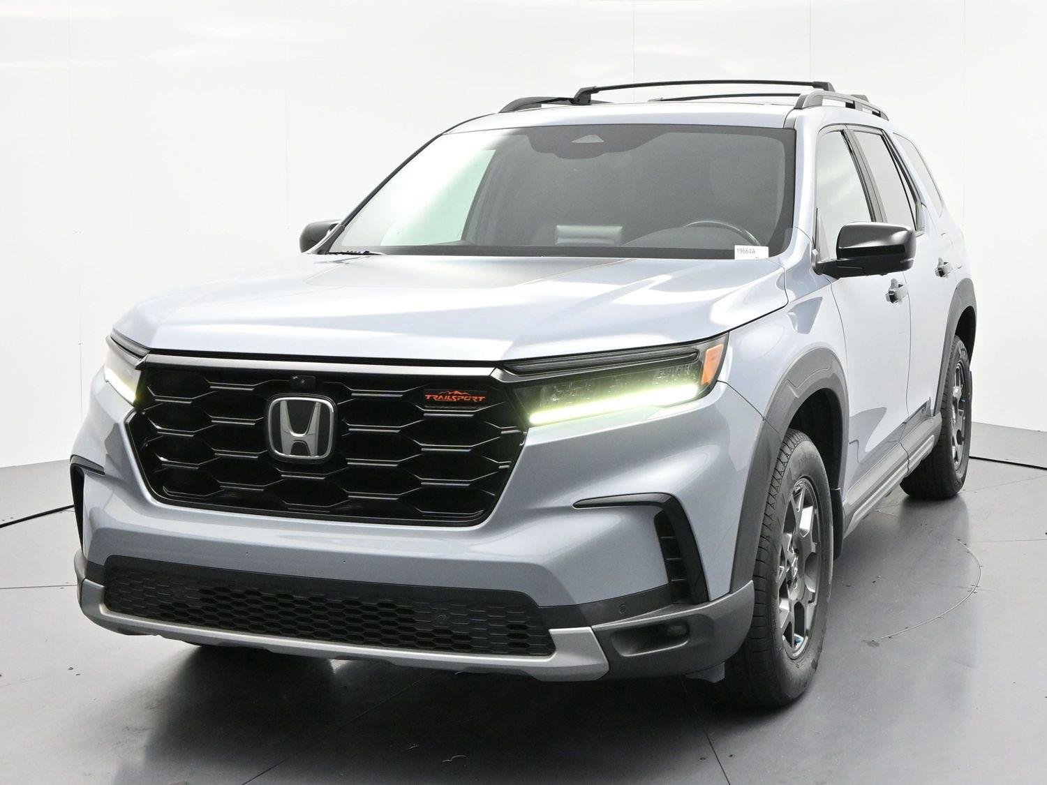 Used 2023 Sonic Gray Pearl Honda TrailSport image 3
