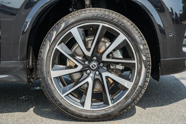 Certified Used 2023 Onyx Black Volvo Plus image 18