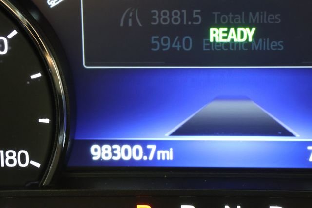Used 2022 Red Ford SE image 13