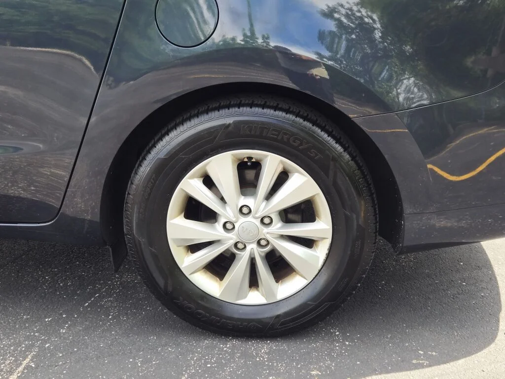 2017 Kia Sedona LX - Photo 15