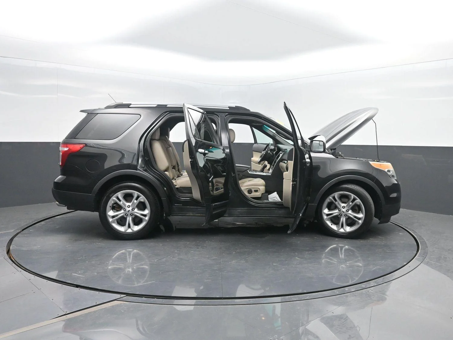 Used 2015 Tuxedo Black Metallic Ford Limited image 44